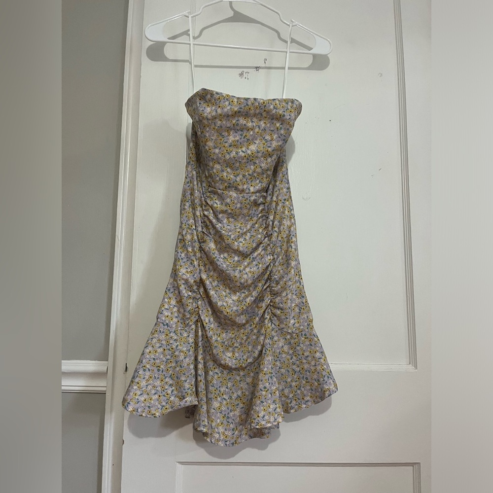 Strapless size medium dress urban outfitters. Perfect for summer and spring